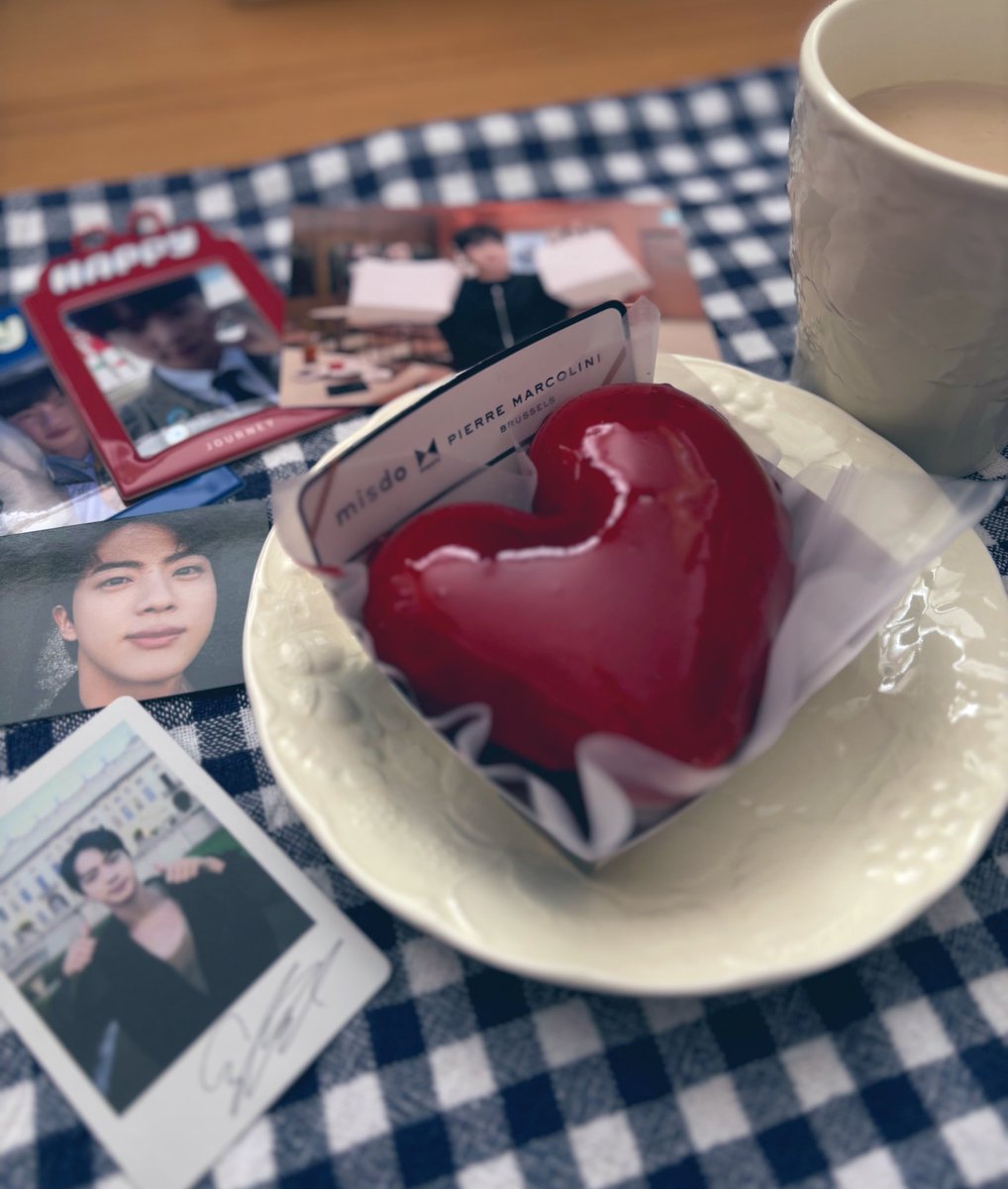haruharu__JIN's tweet photo. 今頃なんだけど…
娘が買って来てくれたので♥️
これ甘酸っぱくて美味しい😋
昨日の#Jin_Venue101 最高でしたね~
写真集も来たし🐹ིྀ♥️
今日は推し活らしい日曜日
#JIN_Venue101
#runjin_ep19 #Jin #방탄소년단진 https://t.co/EGuOU9qObF