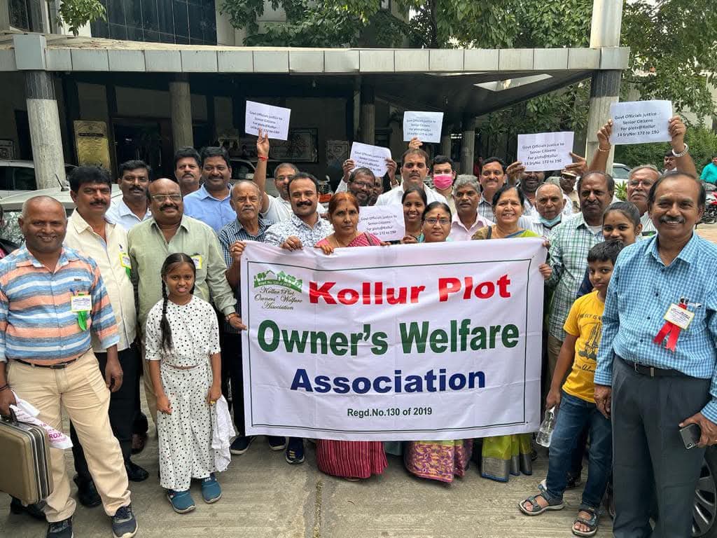 karipeanilkumar's tweet photo. There are sitting there with so many people pulled out all old boundaries &amp; now a days built compound walls also with out any permissions,we are given so many representations to all required officials also one and twice like Dist collector,MRO, Police Dept.. https://t.co/6ArvSnkmeY