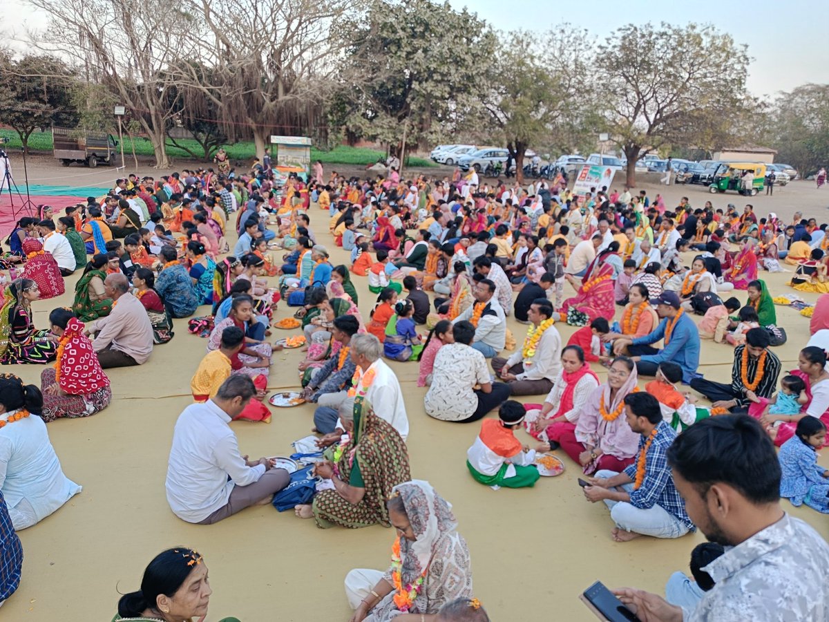 AshramRajkot's tweet photo. पूज्य Sant Shri Asharamji Bapu की #एक_अनूठी_पहल #14फरवरी_मातृ_पितृ_पूजन_दिवस आज 
Worldwide Celebration बन गया है। देश-विदेश में यह दिवस बड़ी धूमधाम से मनाया गया। 
✴️ #SantShriAsharamjiAshram #Rajkot में भी बड़ी भव्यता से यह दिवस आयोजित गया।
#GlimpsesOfMatriPitriPujanDiwas https://t.co/jua8Cw3zVw