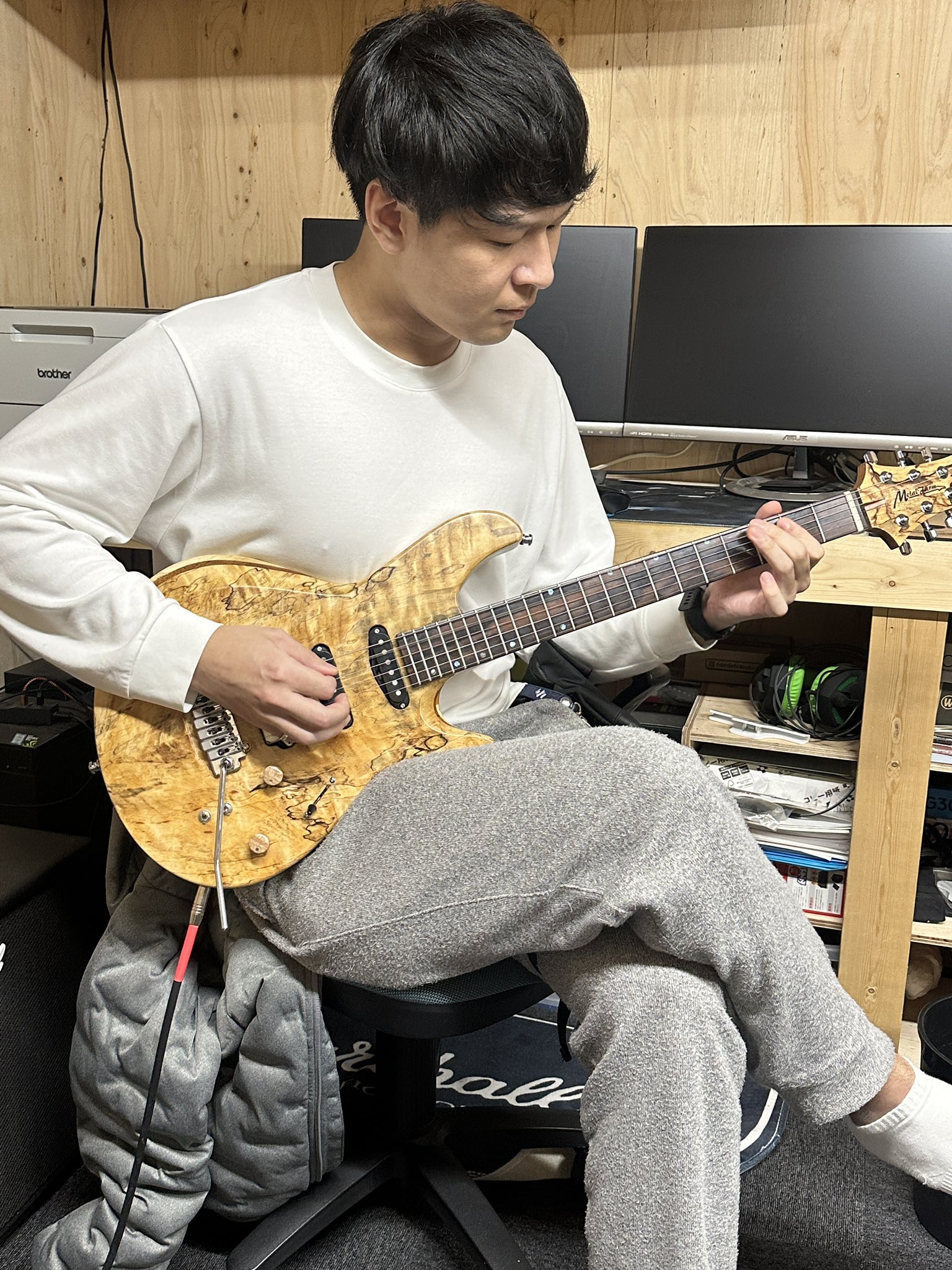 工房で作ってもらったオリジナルギター メタル系で使用していました