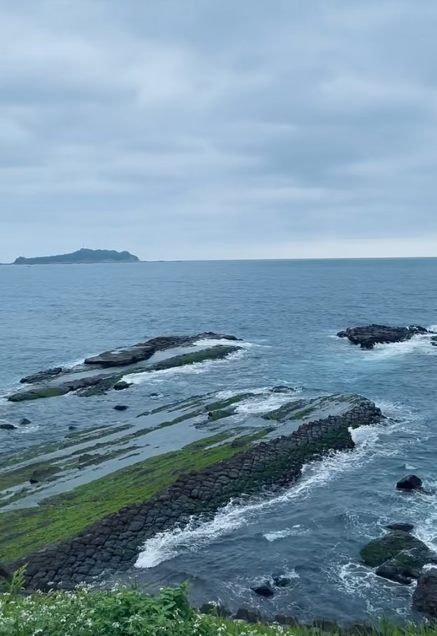 海を見たときに初めて、自分の悩みがいかに取るに足りないものであるかが分かるのです。