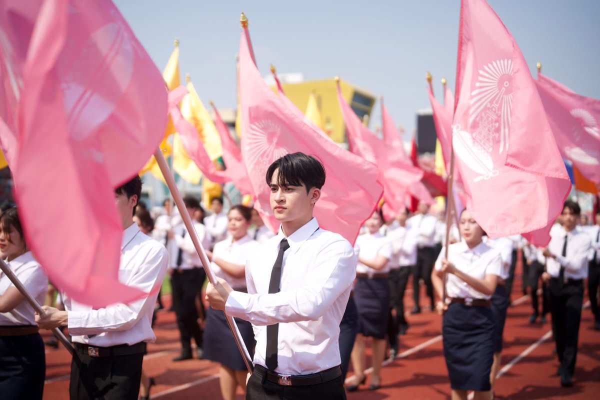 #EPNEWS สิ้นศึกฟุตบอลประเพณี ธรรมศาสตร์-จุฬาฯ ครั้งที่ 75 กลับมาอย่างยิ่งใหญ่ หลังหายไปนานกว่า 5 ปี จบเกม มธ. ซิวถ้วยคืนสำเร็จ คว้าชัยเหนือจุฬาฯ 2-1

🔗 facebook.com/share/1BHhtUjK…
 
#PHUTATCHAI #AAashirakorn 
#KHUNPOL #HEARTchuthiwat #MARCKRIS
#nnutdan #LYKN #ppoohkt 
#barcodetin