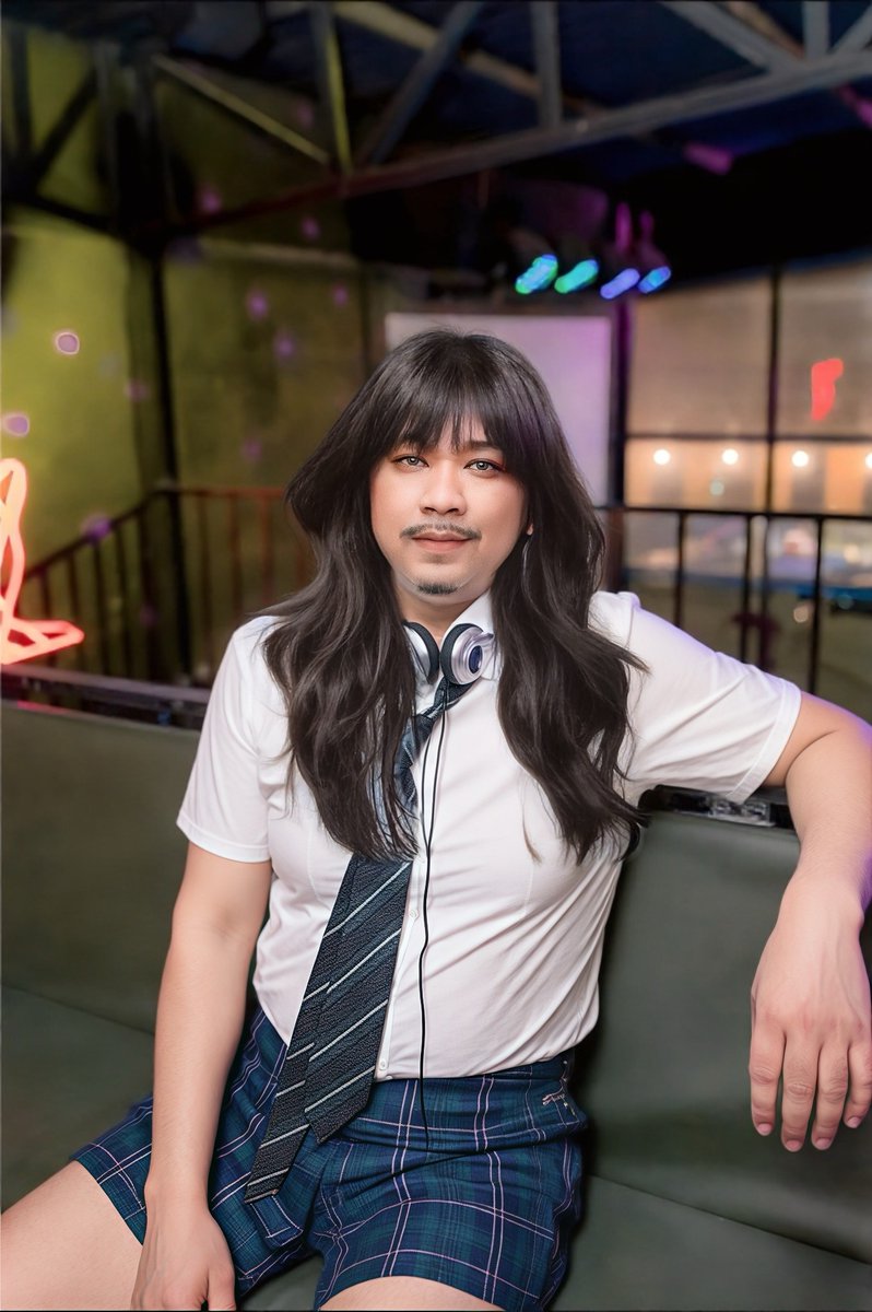 เป็นคนสวยค่ะ และโสดด้วยค่ะ ฝากรีทวิตให้หน่อยนะ