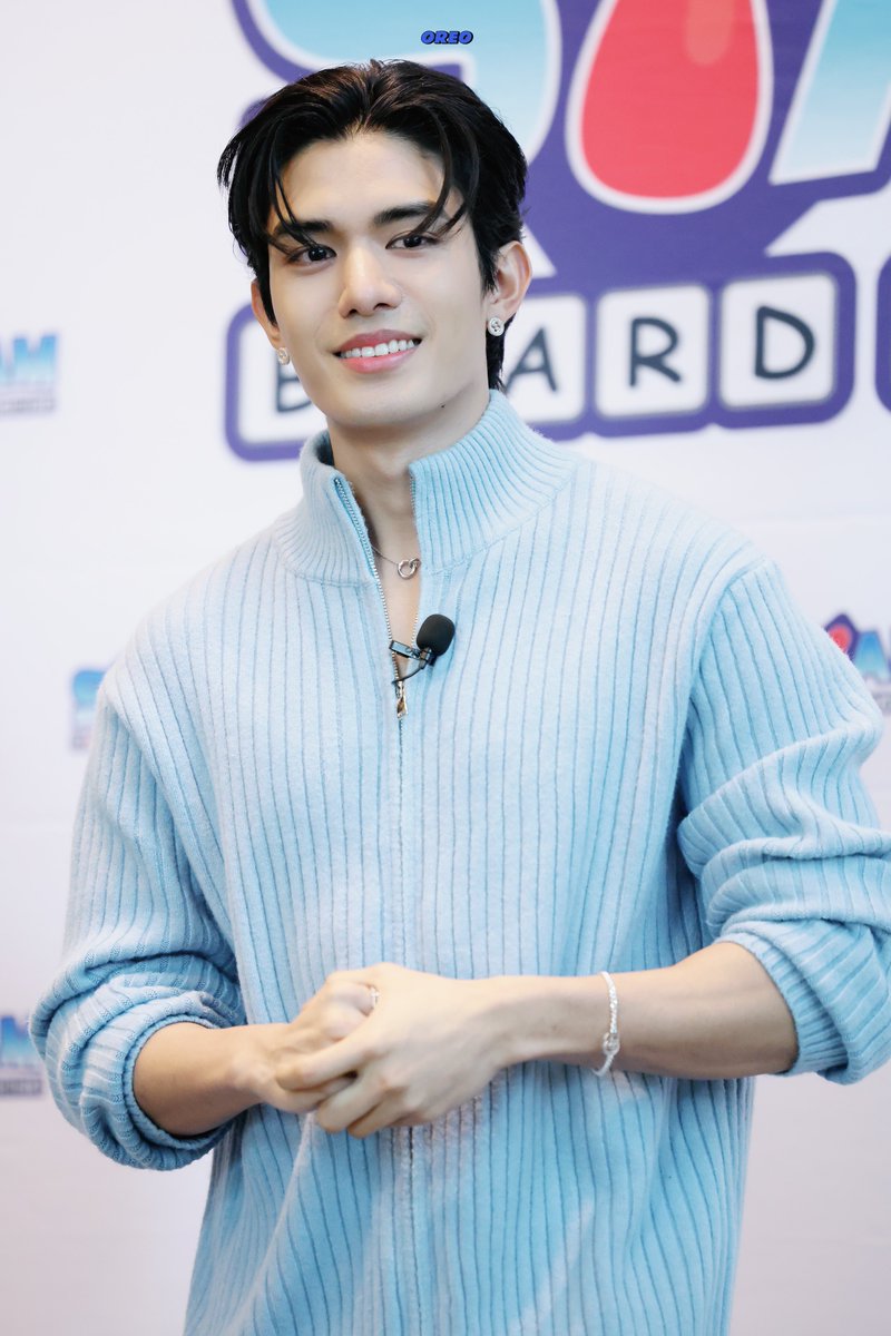 Oreooooo_7's tweet photo. 250216//
Love this blue sweater
#netsiraphop 
 #PlayYourHeartOutwithNet
@netsiraphop https://t.co/9IxprCVRVD