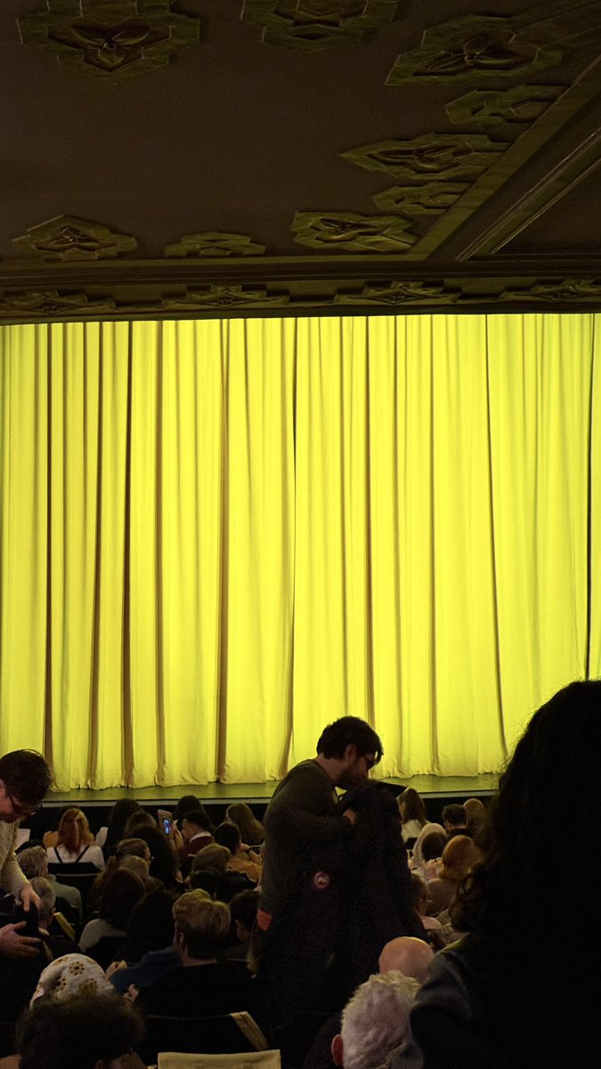 HarryBower_'s tweet photo. 💛MINCEMEAT OPENS ON BROADWAY!💛

What a stunning night. A LOT of Brits made the journey and serenaded the cast with ‘Sail On Boys’ as they exited The Golden Theatre. Harmonies practiced in a Broadway rehearsal room earlier in the day; SPECIAL! 

.feat first Broadway bows!! 😲💛 https://t.co/5IArixADRc