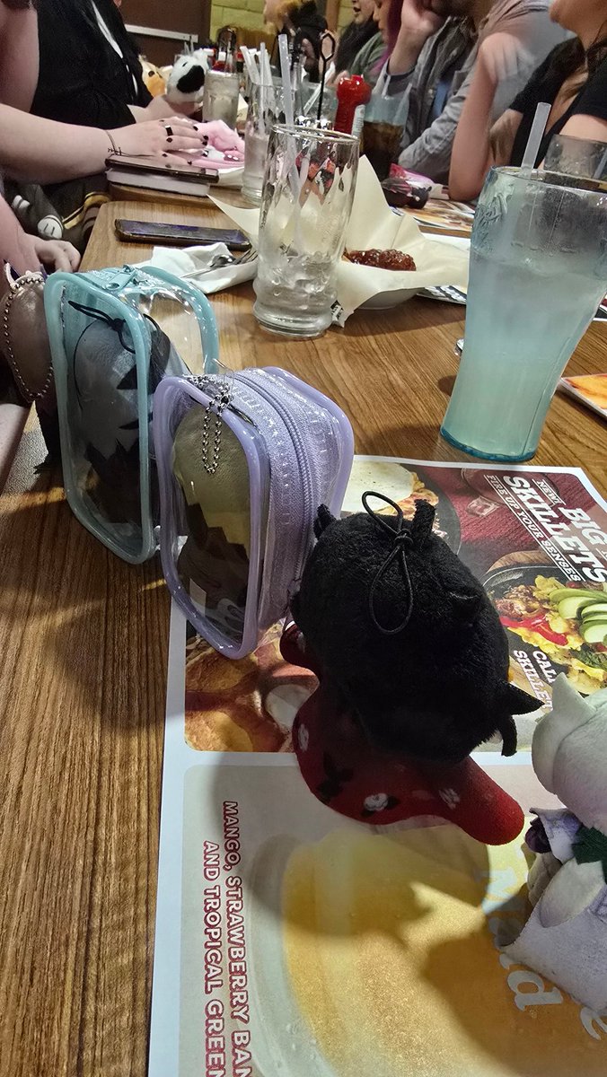 esmolpotat3's tweet photo. We infiltrated a #villion dinner 🐯 https://t.co/YpbtOIRNxG