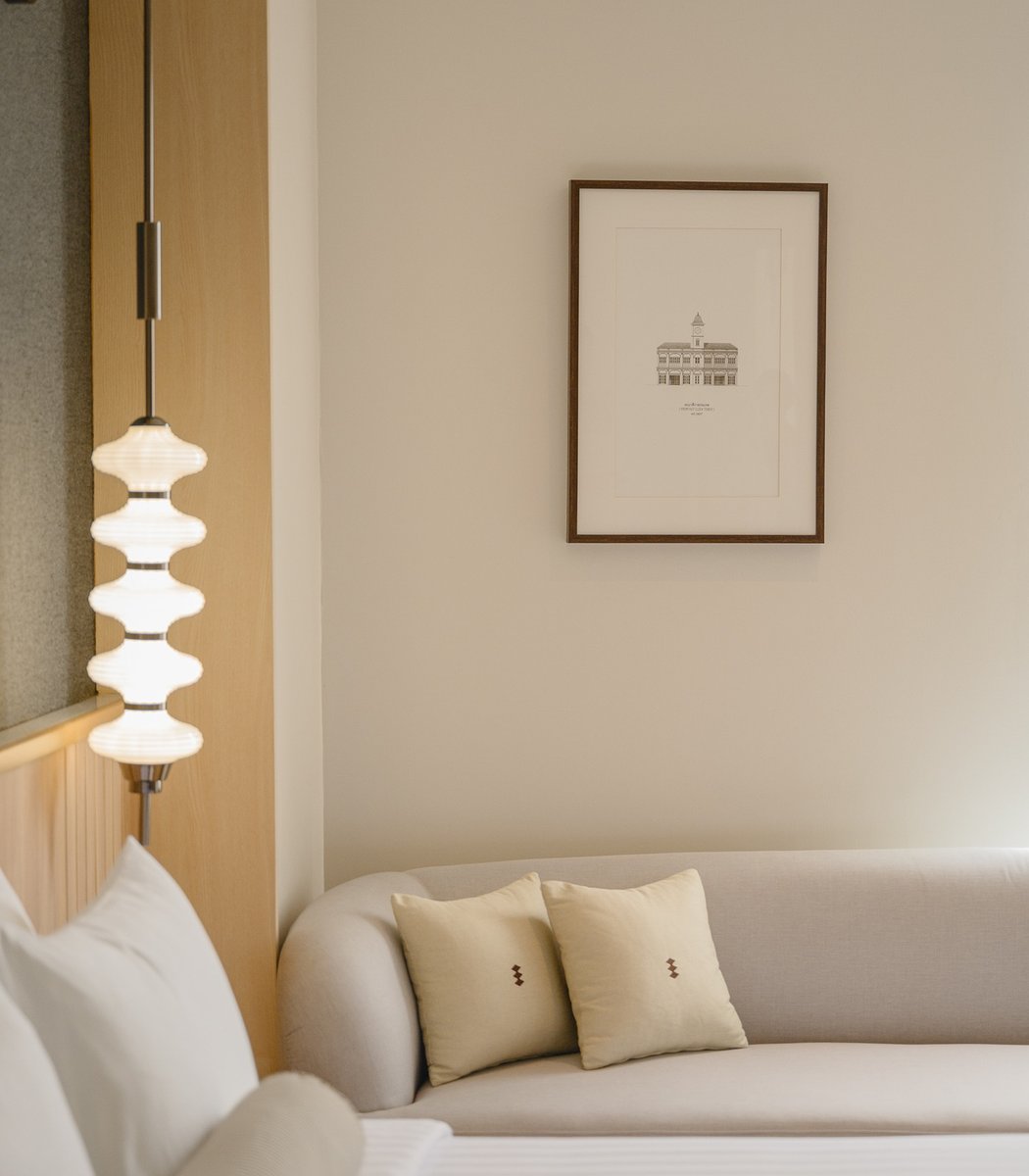 bkkmenuliving's tweet image. ชวนไปพักผ่อนในไวป์ดี ๆ ที่ Arco Phuket Town โรงแรมดีไซน์สวย 4 ดาวใจกลางเมืองภูเก็ต
.
Photos By Arco Phuket Town 
.
#BKKLIVING #Wheretostay #ArcoPhuketTown #Phuket