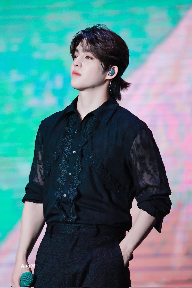 where's his award for looking like this?
