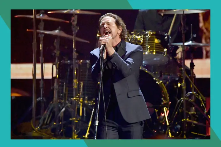 dysfashional's tweet photo. If your heart didn't nearly explode from your chest after hearing this Eddie Vedder and @theroots  performance FFS get a welfare check you're not ALRIGHT! #GOTDANG #Corduory #NoGimmicksALLTALENT #SNLHomecomingConcert #SNLHomecoming #SNL50 #PearlJam https://t.co/RUv1sM9Bze