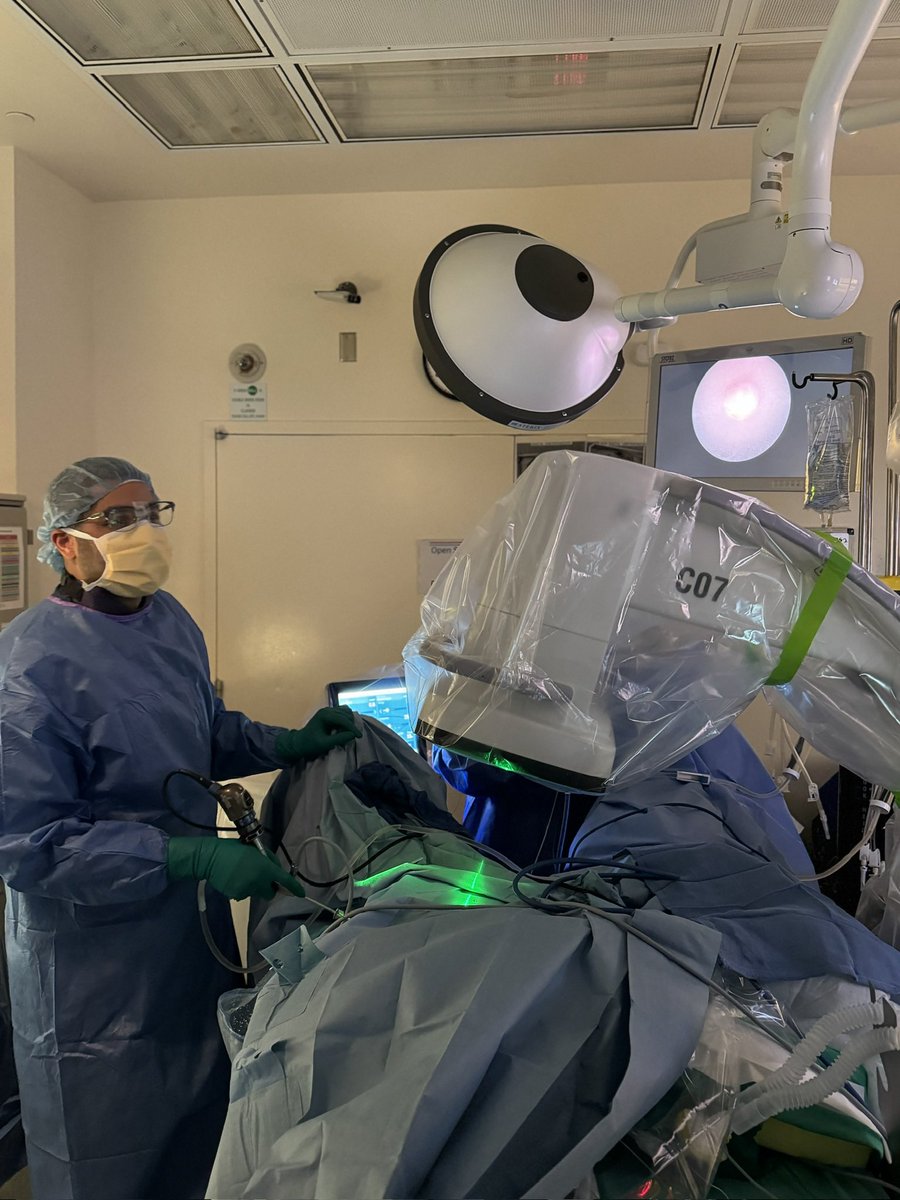Was able to successfully get access on my first PCNL case this week ￼￼as a PGY2 #UroSoMe #endourology