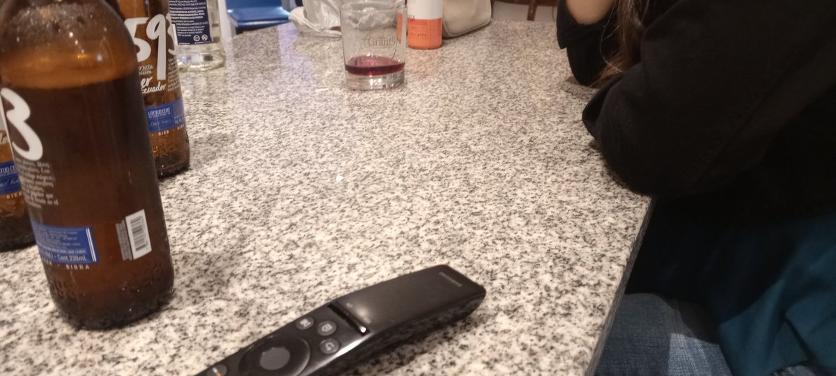 Con un amigo de mi esposa, veamos que se da más noche. 😝👌