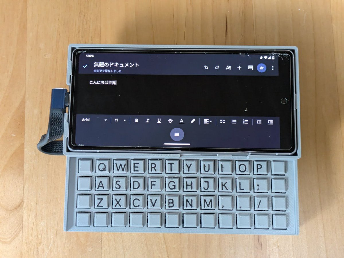 ikeji's tweet image. スライドしてスマホの下から出てくるキーボード作った。 #自作キーボード