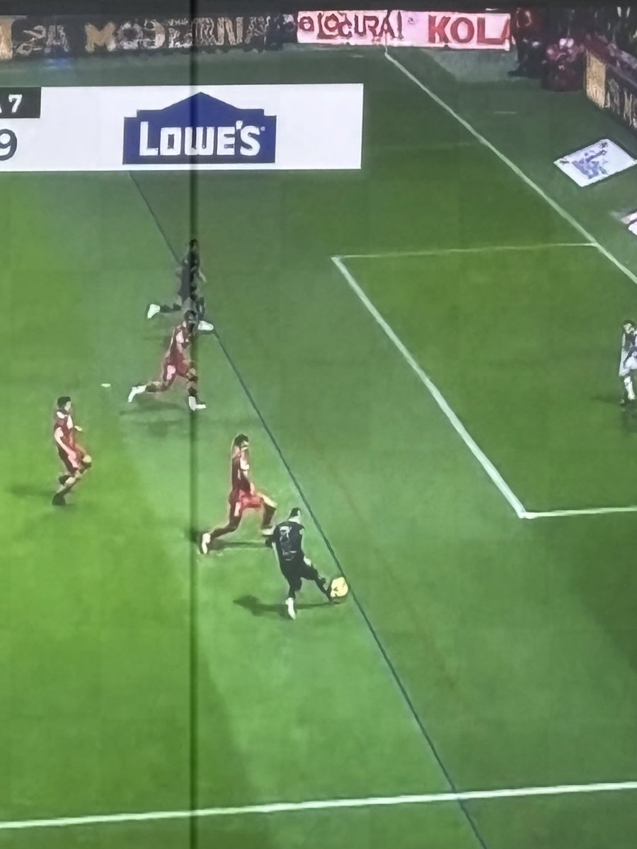 JamilVillagomez's tweet photo. @adelarosa La vertical del cuerpo de pulida , era gol legítimo,  robo en Tolica !!! https://t.co/cjXbwrITcY