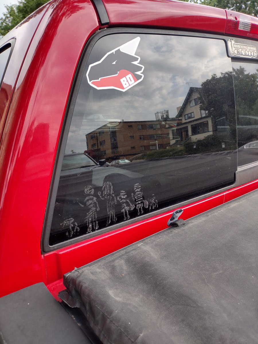 StinkyCoobs's tweet image. What happened here