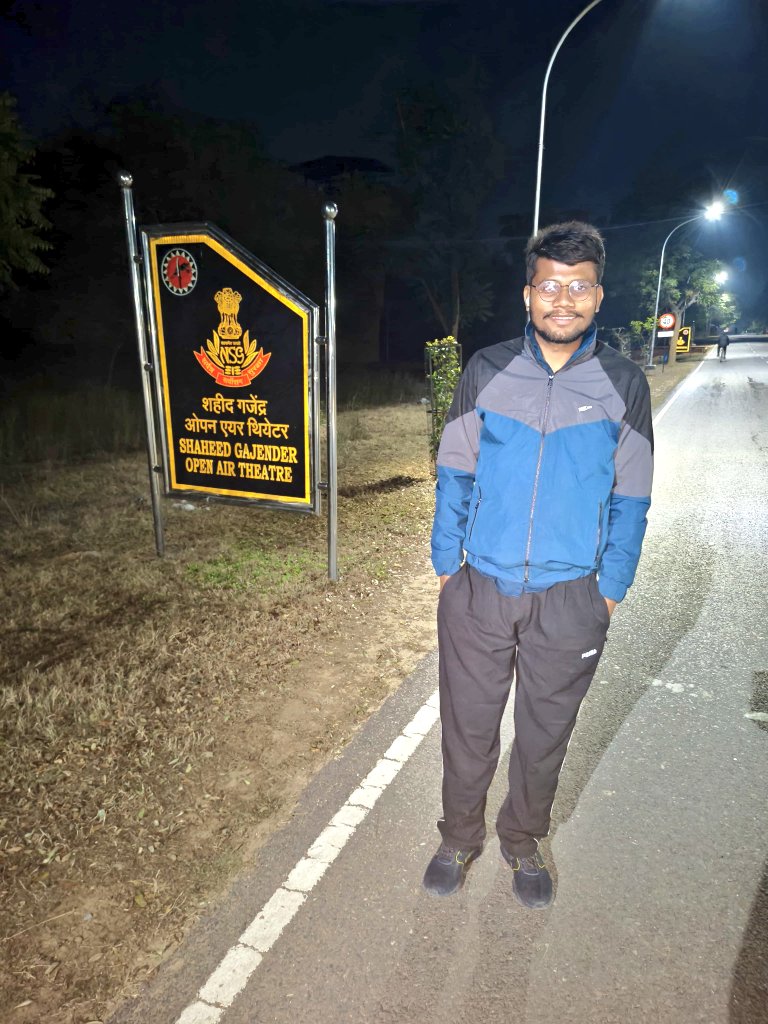 SundramSinghR18's tweet photo. “#व्यवहार से बनता है संबंधों का क़ाफ़िला”
   जिससे भी मिलो #मुस्कुराकर मिलो ! https://t.co/xMzyK0HSWq