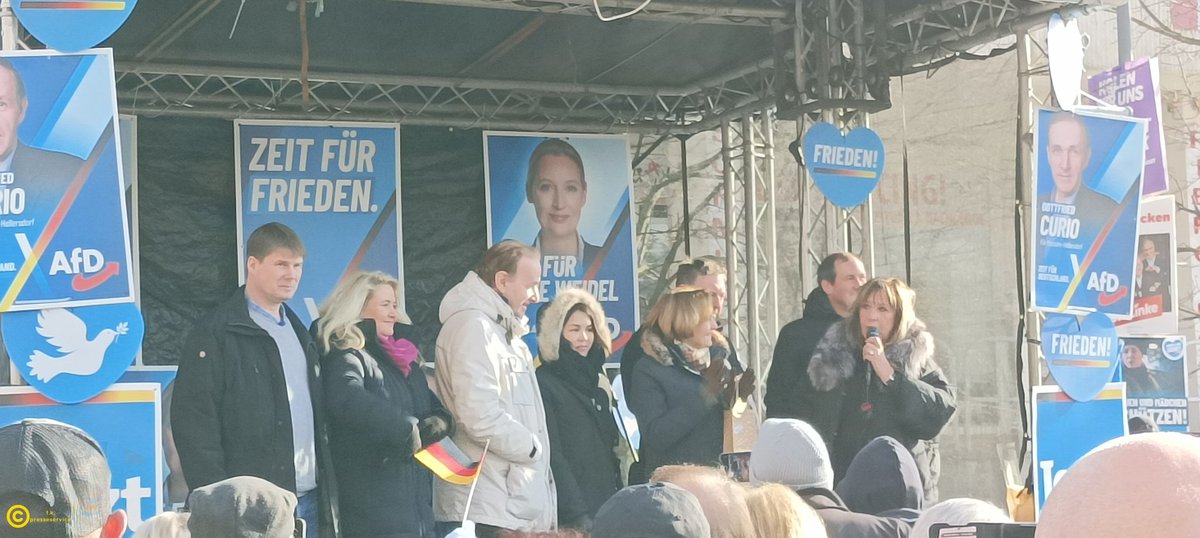 t47da's tweet photo. Eine gegen kundgebung gegen die FCK AFD Kundgebung mit Gunnar lindemann Mda FCK AFD Beatrix von Storch MdB FCK AFD Steffen Kotré MdB FCK AFD
#b1502 https://t.co/CMtk2YKG02