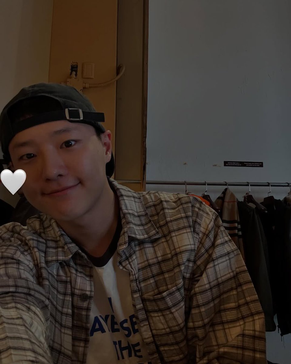 Even I’m alone here, it doesn’t mean I feel lonely. After all, love is not merely found in another, but in the way we cherish our own presence. Well.. I know it’s late, but happy Valentines, my beloved MOODZ. Can’t wait to celebrate another Valentines with you all.