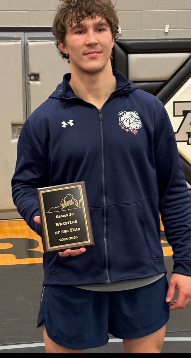 shawn_armbrust's tweet photo. Won the regionals for 3rd year in a row!! Also won Outstanding Wrestler for the year Region 3c!!    #outstandingwrestler https://t.co/L0sQCV3q0Q
