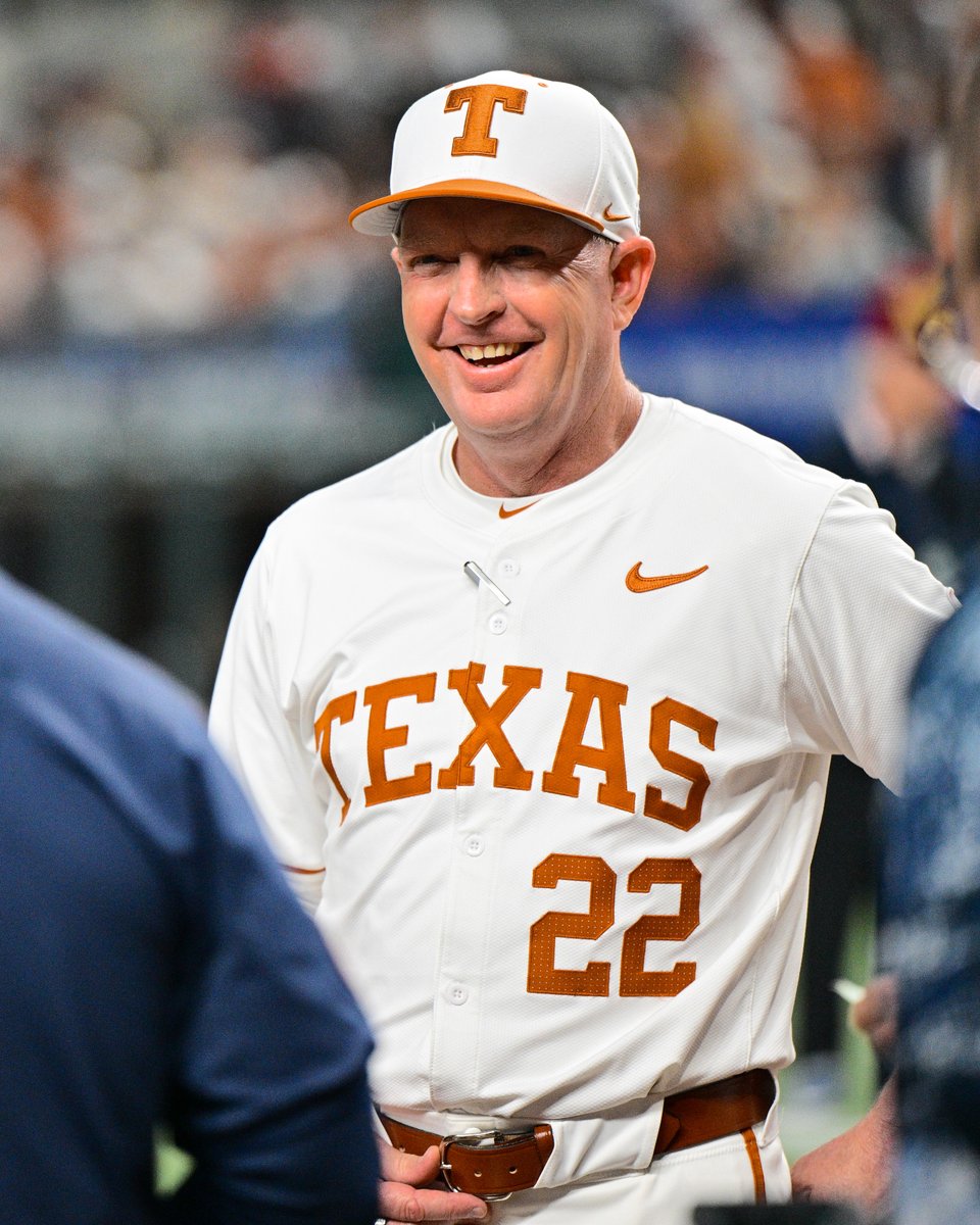 TexasBaseball's tweet photo. first win in burnt orange for our guy 🤘

congrats, @CoachSchloss!

#HookEm https://t.co/3DMw0Dx9Cg