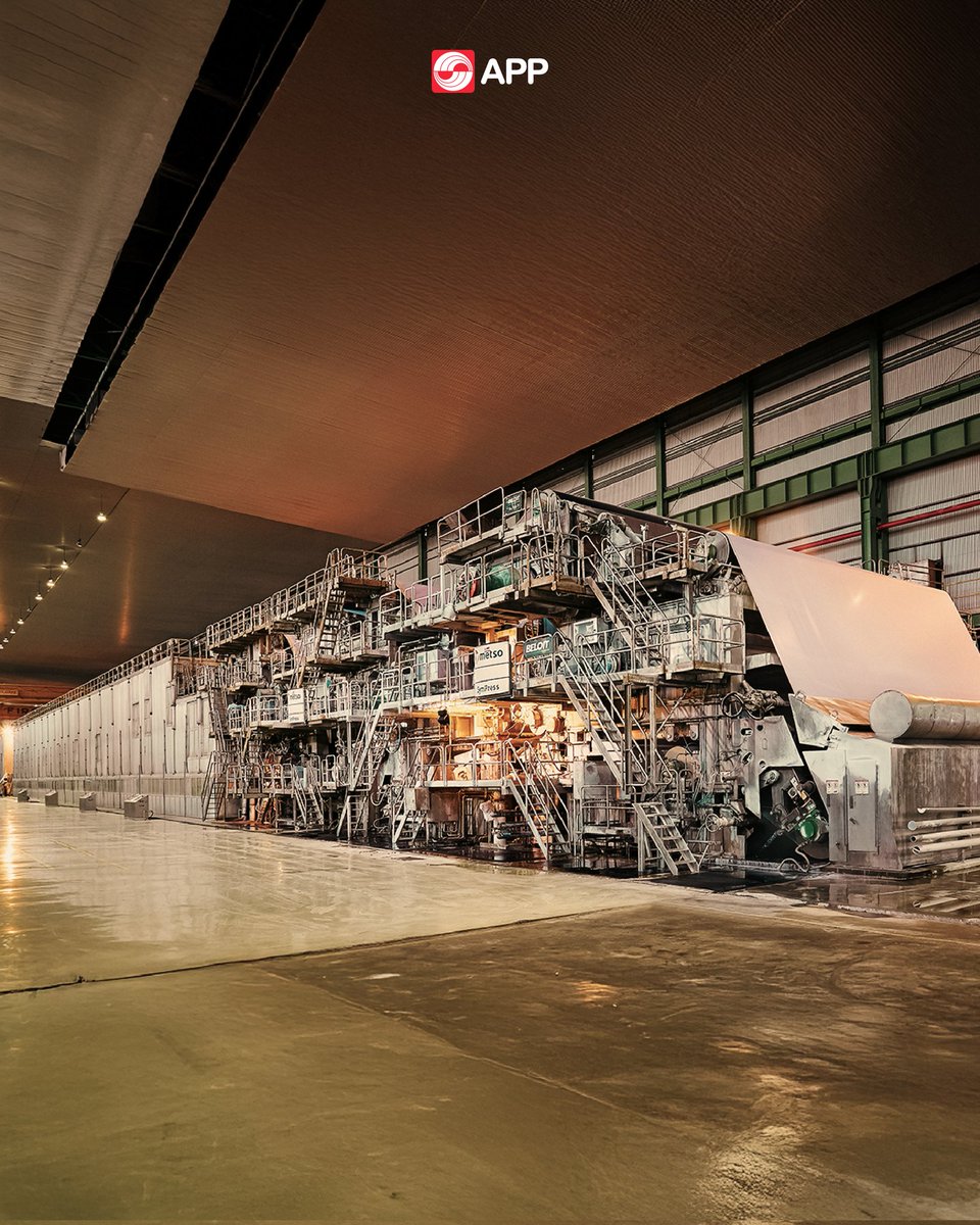 APPGroup_ID's tweet image. Paper machine of PT Indah Kiat Pulp &amp;amp; Paper Tbk - Perawang Mill in Siak, Riau. From raw materials to quality paper sheets, every stage of production is carried out sustainably with high standards to meet the needs of the global industry. #IndahKiatPerawang #PaperMachine