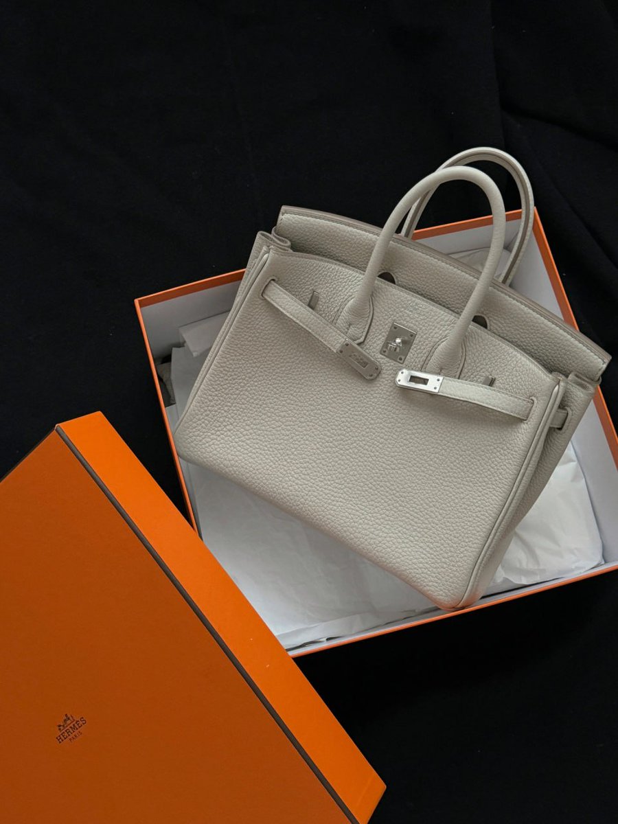 Wrapped in Luxury: A Classic Hermès Unboxing Moment.