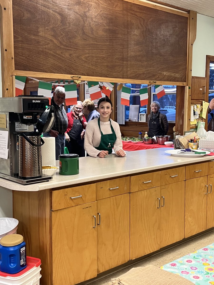EnzosDad's tweet photo. It’s been 5 long years since our town gathered together for the Cerminara sponsored Spaghetti Dinner to Benefit the Rangeley Public Library. Watching this Sweet Girl decked out in her Italy apron helping the kitchen was a total joy! #SweetChickyPeach 🇮🇹 #Rangeley https://t.co/mnQjc0HgyT