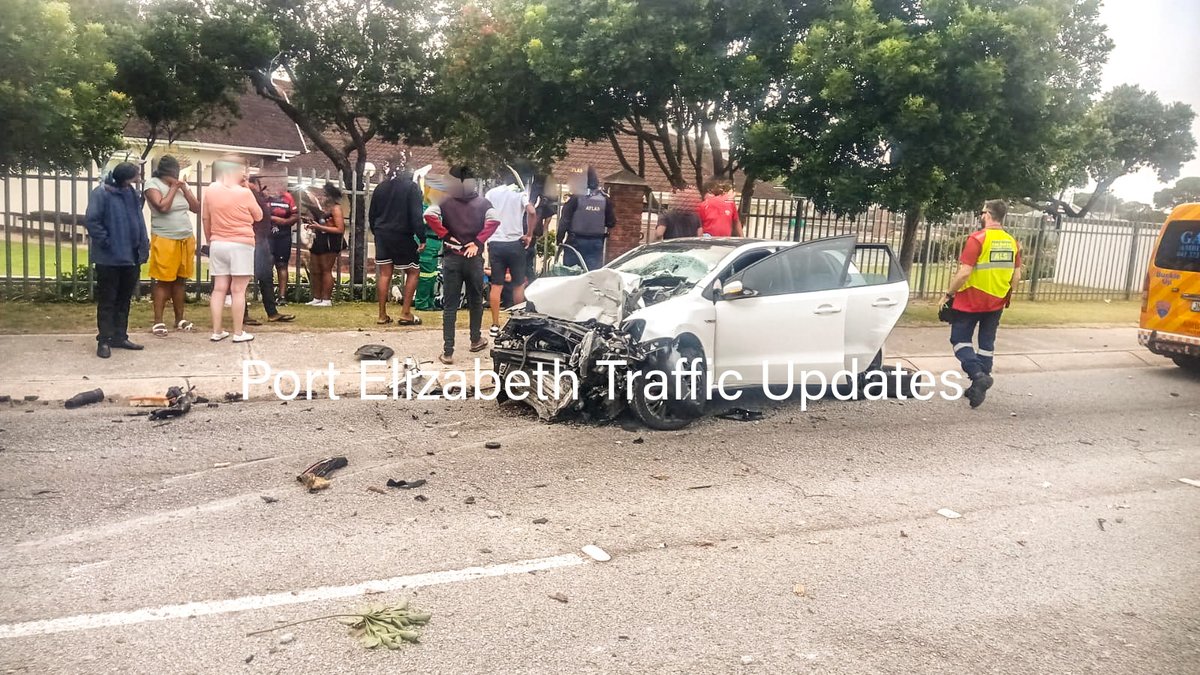 trafficupdatePE's tweet image. Target Kloof Port Elizabeth @AlgoaFMNews @bayfmofficial @GardmedPE @AlgoaFM @_ArriveAlive @FatalMoves @FmLuister @EP_Media24 @JanineCLee @jour_maine @SAPoliceService @RAF_SA