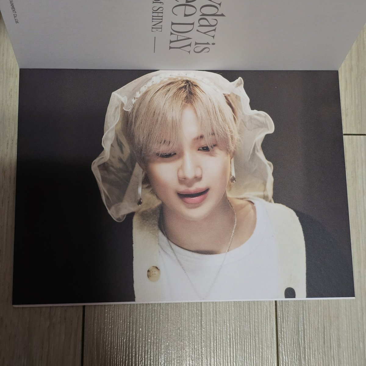 SHINee_MD's tweet photo. 2023 SHINee Fanmeeting [Everyday is SHINee DAY - 'Piece of SHINE'] POSTCARD BOOK
샤이니 팬미팅 엽서북 ❌️랜덤 4컷포토❌️
원가이하 양도 0.5 
#SHINee #샤이니 #ONEW #KEY #MINHO #TAEMIN #온유 #진기  #키 #기범 #민호 #태민 #オンユ #キー #ミンホ #テミン #李珍基 #金基范 #崔珉豪 #李太民 https://t.co/SQstZhDUFQ