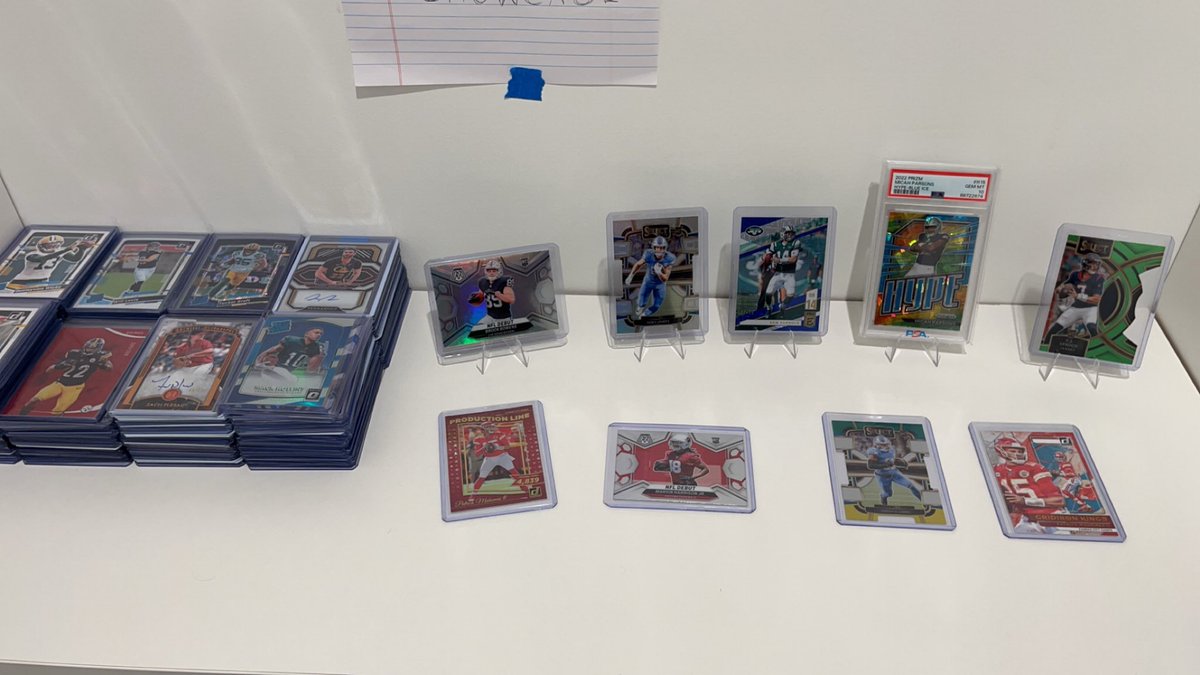 CardManJosh's tweet image. So many cards to sell, thinking about just getting a consigner, wanna start fresh and focus on higher quality lower quantity