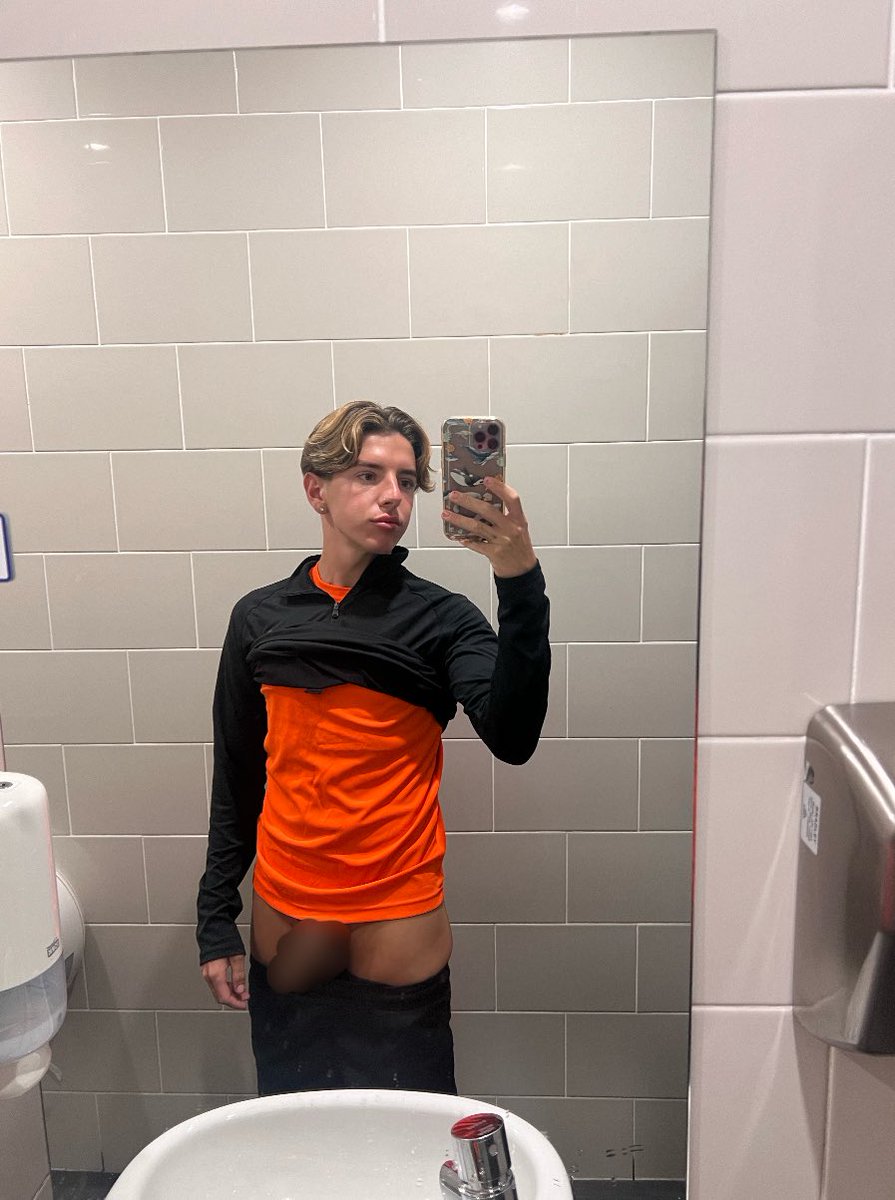 SamYoungOF's tweet photo. new city new gym new changing room pic🤪

https://t.co/enpyq9Eiox https://t.co/XLJYYQHOhi