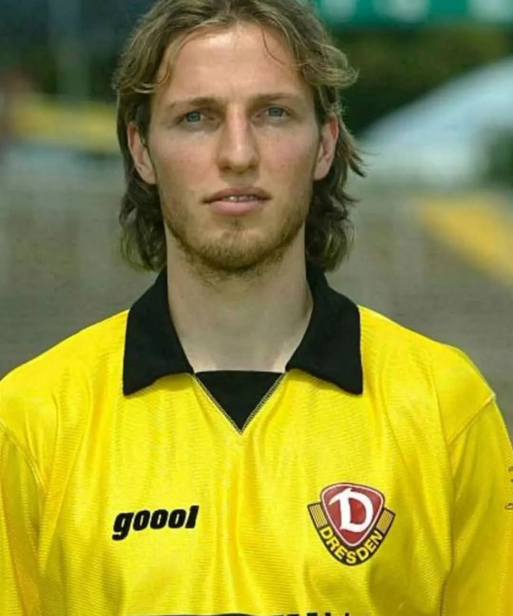 FreitalonTour's tweet photo. Die herzlichsten Geburtstagsgrüße gehen heute an den Mister Dynamo ..an den Volker. Alles erdenklich Gute, viel Gesundheit und maximale Erfolge😊 #sgd1953 #ftlot #eastsidedresden #volker #oppitz #capitan #leader #unvergessen https://t.co/ShCmnuaLTS