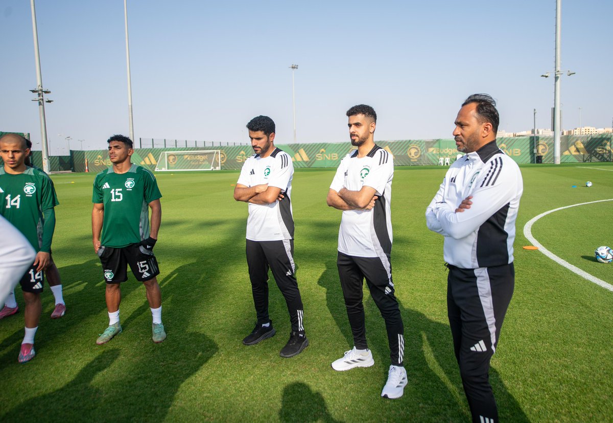 خطوه وتجربة جميله .. ومتأكد انها ستضعك في الأمام بإذن الله .. محلل الأداء الكابتن مؤيد العطية في طاقم شباب نادي الجيل ينظم في تجربة تعاون مع الطاقم الفني لمنتخبنا السعودي  مواليد ٢٠٠٧ 
كل التوفيق والنجاح لخدمة بلدك ..