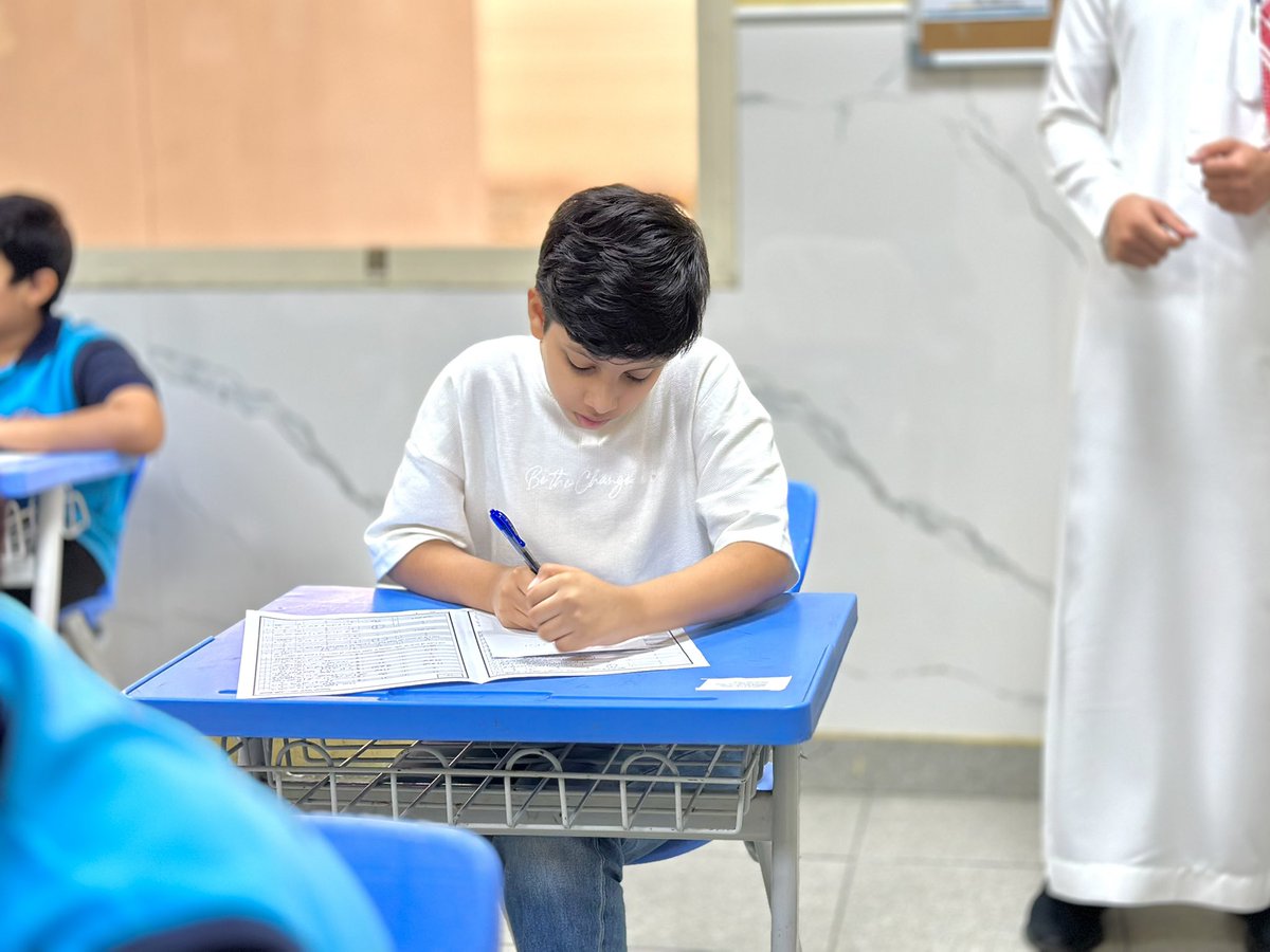 صور 📷| 

جانب من متابعة مدير المدارس لسير أول أيام الاختبارات للفصل الدراسي الثاني لجميع المراحل ( ابتدائي ، متوسط ، ثانوي ) .

نتمنى لطلابنا دوام التوفيق والنجاح.
#تعليم_جدة