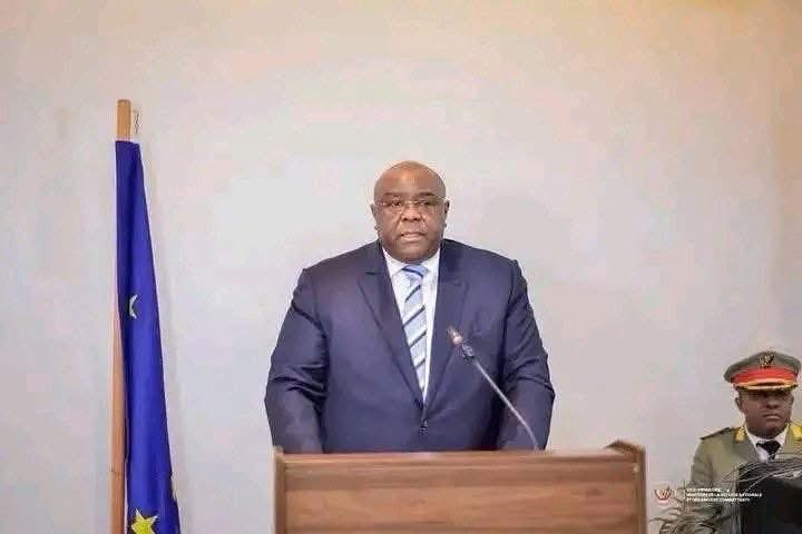 🔴
#RDC: Jean Pierre Bemba:
« Les diplômés d’état, gradués et licenciés qui seront enrôlés aux FARDC auront des primes conséquentes. »