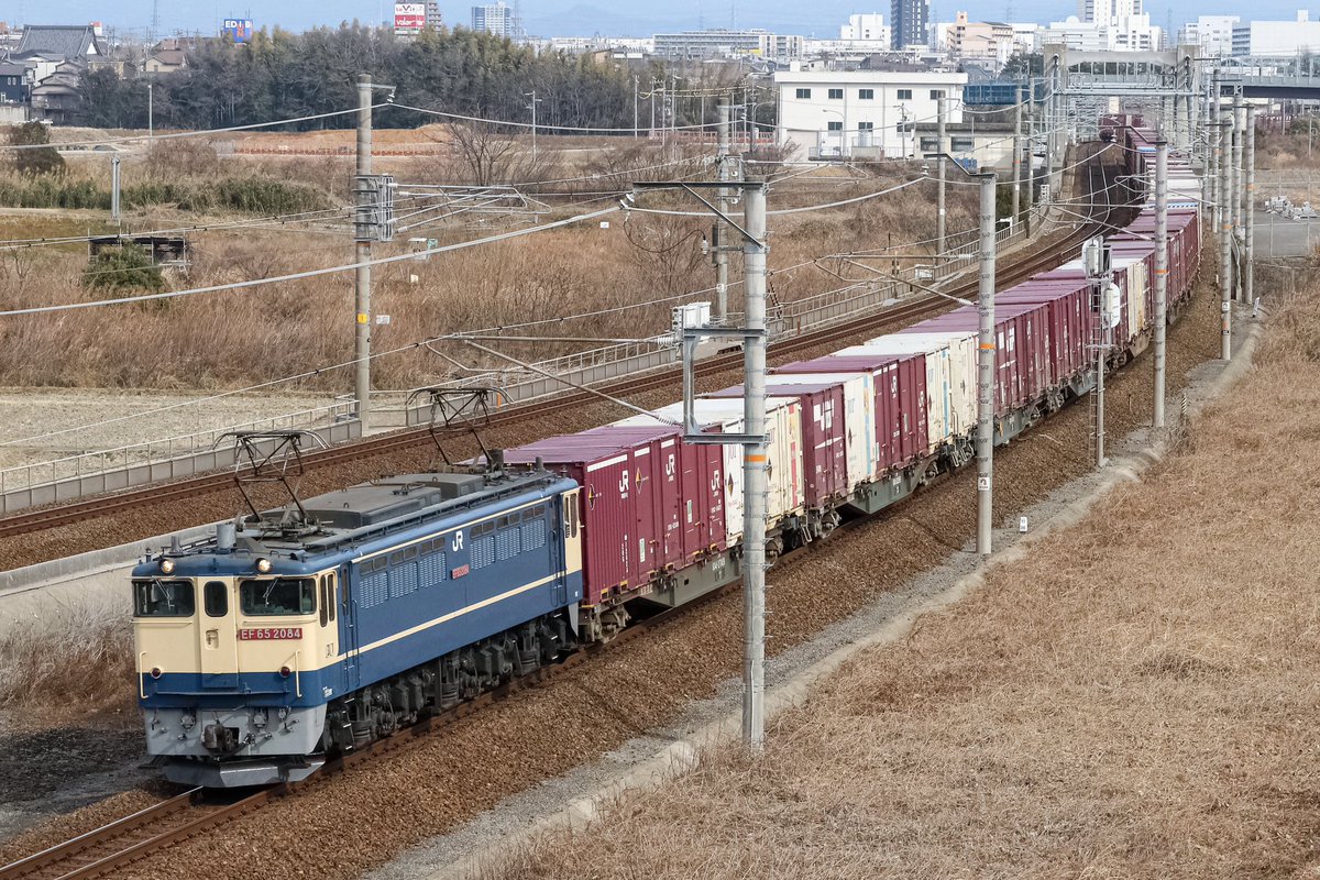 2/16
9863レ　EF65-2086+緑タキ4B+黒タキ1B
5087レ　EF65-2084＋コキ20B

5087レが遅れたことにより短い時間でPFが2本やってくる珍しい日となりました