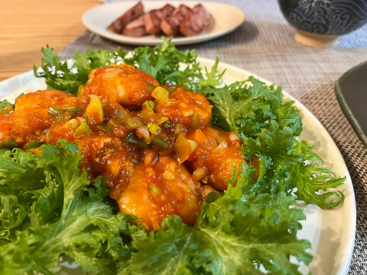 maaaaa7a's tweet photo. 二子山部屋のYouTubeに感化されて中華晩ごはん🍤エビチリと餃子バーグ🥟 https://t.co/JR7LacDfPR