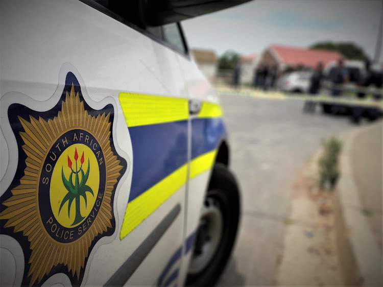 _ArriveAlive's tweet photo. A Police captain has been shot dead following a shootout with four robbers outside a store in Ekurhuleni https://t.co/kMJCcdC4Xb
#ArriveAlive #FatalShooting #PoliceCaptain @SCP_SECURITY https://t.co/KUn0k8WjZ1