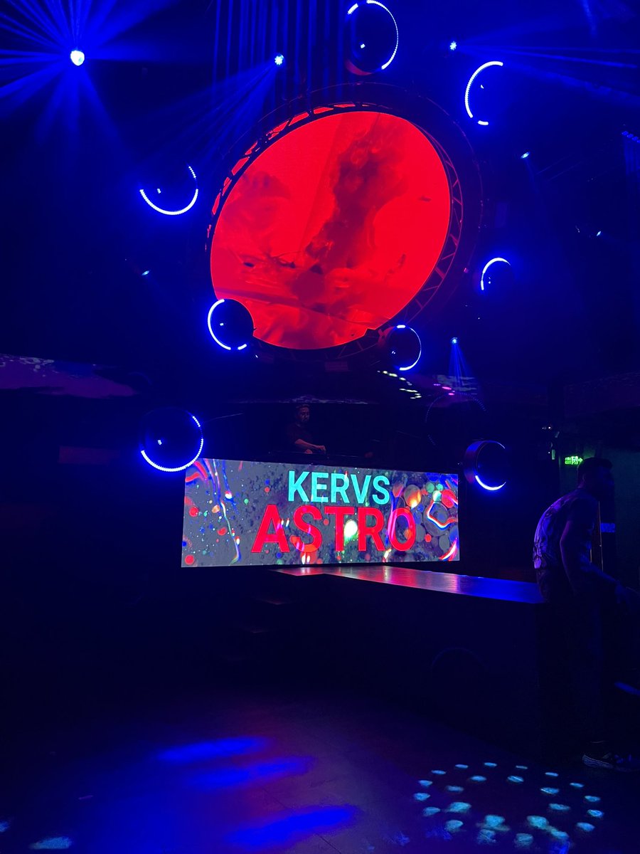 jezonne's tweet photo. dead tired from #SYRUPManila last night but it was soo fun. iba talaga if you have space to dance, and there are people actually dancing. next sat ulit!? https://t.co/jtlbT70p5n