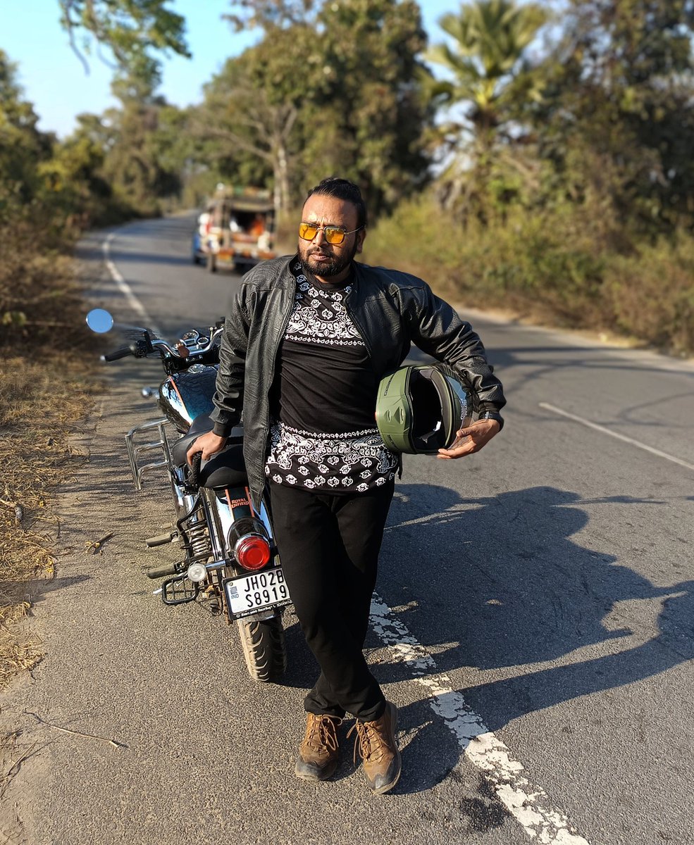 shahzad_actor's tweet image. कल भी मुसाफिर थे आज भी मुसाफिर है,
कल अपनों की तलाश में था, आज अपनी तलाश में हूँ।

#indiasgotlatent #picoftheday #picstitch