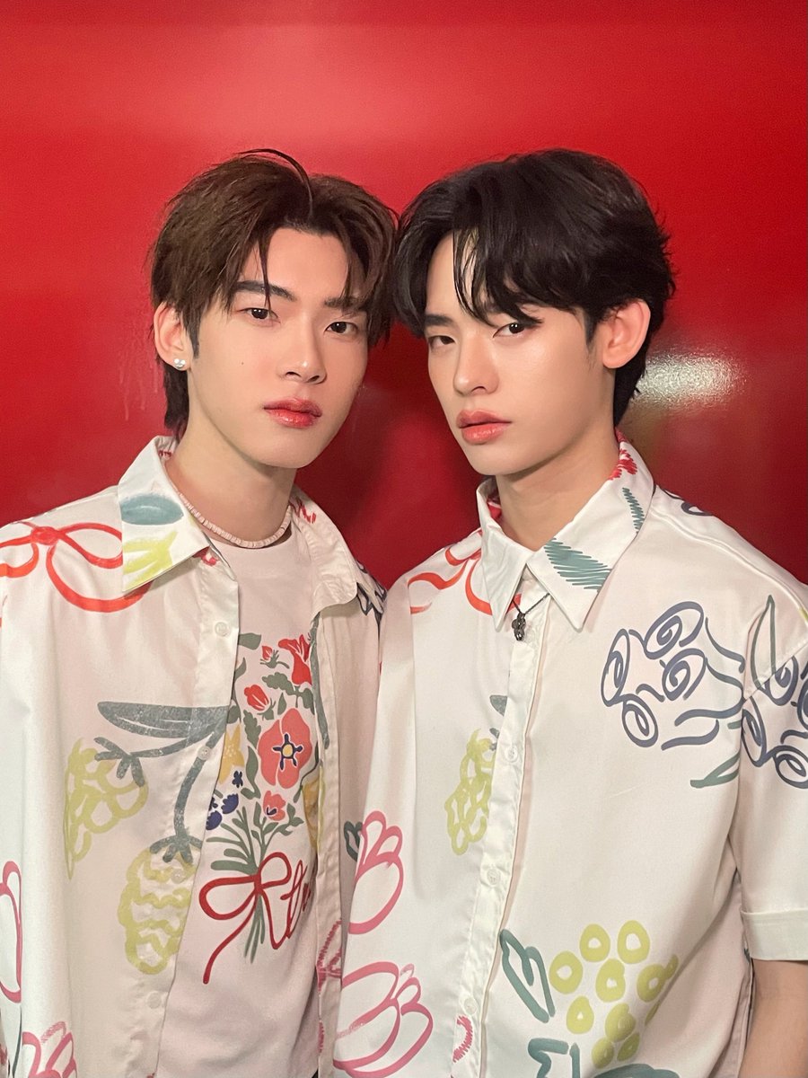 DomundiTV's tweet photo. พบกับ “ป๋อ” @porsuppakarn และ “ตี๋ตี๋” @twnpich ได้ในงาน TROFI Flower Love X POR-TEETEE ✨️

PorTeeTee x TROFI At Siam Center
#TROFIFlowerLovexPorTeeTee https://t.co/Axk6d5Mczf