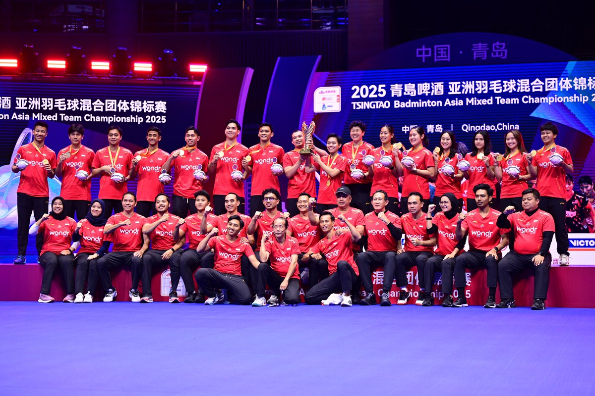 CGTNSportsScene's tweet photo. 🏆Champions' Mood🥳

🇮🇩Indonesia celebrated their first-ever Badminton Asia Mixed Team Championships title🎉

#BAMTC2025 @BadmintonTalk https://t.co/anQSqY2HEs