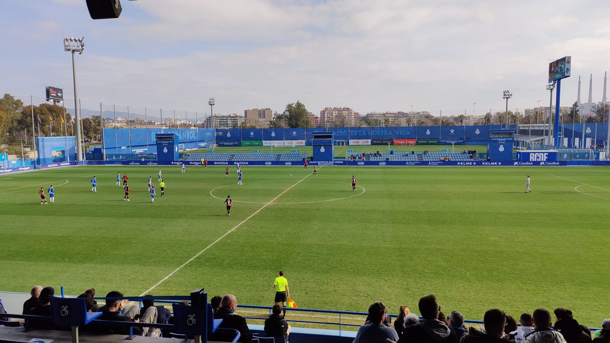Descans a la Ciutat Esportiva Dani Jarque <a href="/RCDE_La21/">RCD Espanyol Futbol Base - Dani Jarque | La21</a> - <a href="/RCDMbase/">RCDM Futbol Base</a> amb la veu d' <a href="/ericballe00/">Eric Ballester Navarro</a>
📻 #89.1FM