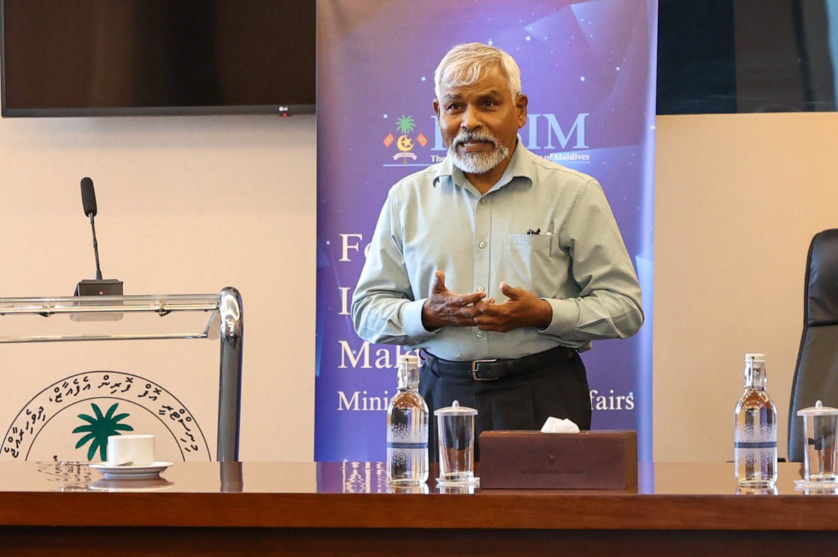 Under #FOSIM Distinguished Speaker Series, former Ambassador Abdul Hameed Zakariyya conducted an engaging session on Leadership in Foreign Policy: Strengthening Security, Independence, and Sovereignty. Ambassador @HameedZak shared invaluable insights on strengthening sovereignty.