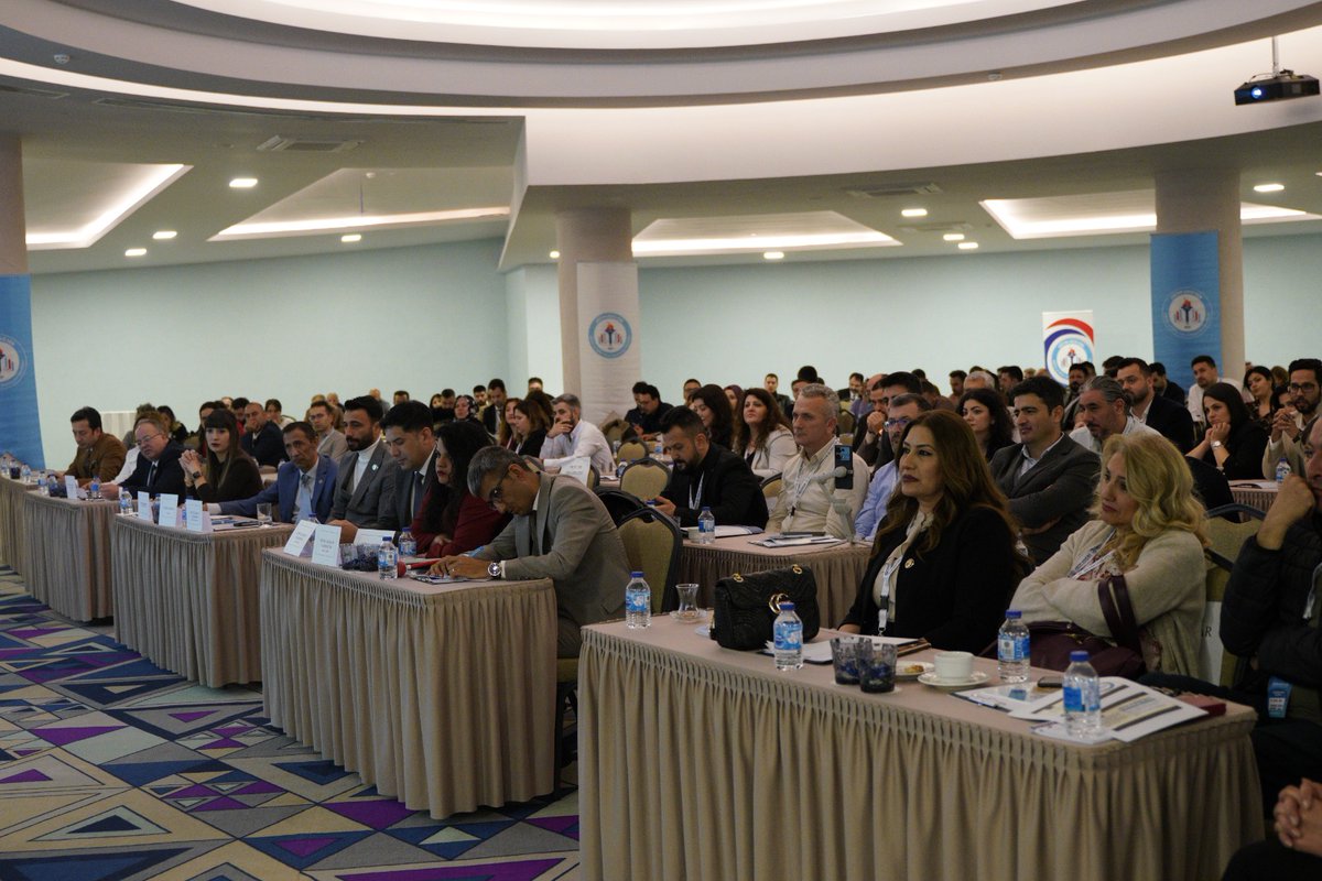 II. Başkanlar Divanı Kurul Toplantısını tamamladık!

Ülkemizin dört bir yanından gelen il ve ilçe başkanlarımız, yönetim kurulu üyelerimiz ve kurullarımızın üyeleriyle birlikte, eğitim çalışanlarımız adına önemli kararlar aldık, verimli eğitimler gerçekleştirdik ve üç günü dolu