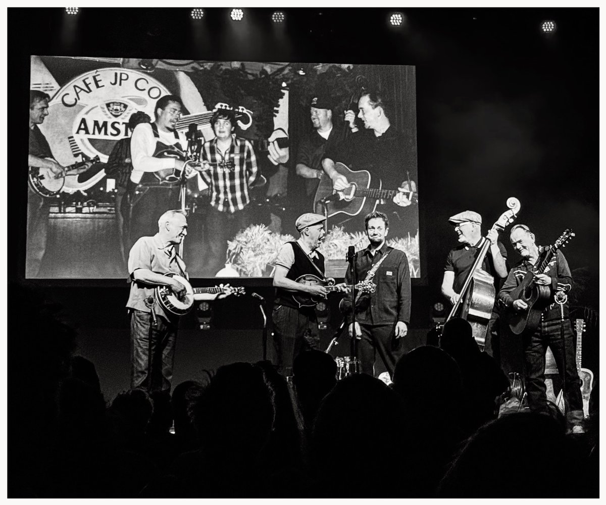 Reenacting the photo which was taken 20 years ago when Tim sang with us for the very first time. We had us a wonderful time again yesterday at <a href="/bullekerk/">CultureelCentrumBullekerk</a>. Thanks for your support, folks! 👍 <a href="/timknol/">Tim Knol</a>
