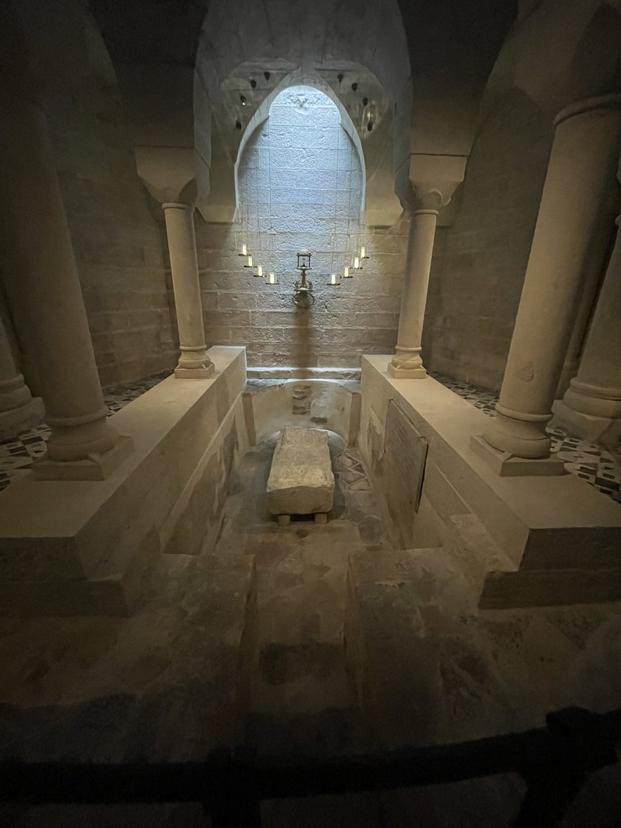 poloffsje's tweet photo. @lou4lma_ Il faut descendre dans la semi-crypte ( disponible sous réservation ), que de chefs d’œuvre. Elle a été totalement rénové il y a peu pour accueillir plus de lumière 💡 et laisser l’humidité s’échapper. https://t.co/p2E3xN31Sk