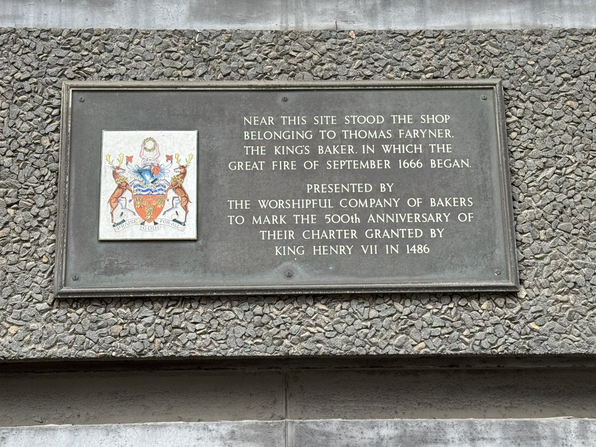 SeanMeliaRoger1's tweet image. At school my little girl has been finding out about The Monument in history and why it was built! She have LOVED our tour and going to where the Great Fire of London started in 1666 🔥 #london #puddinglane #greatfireoflondon