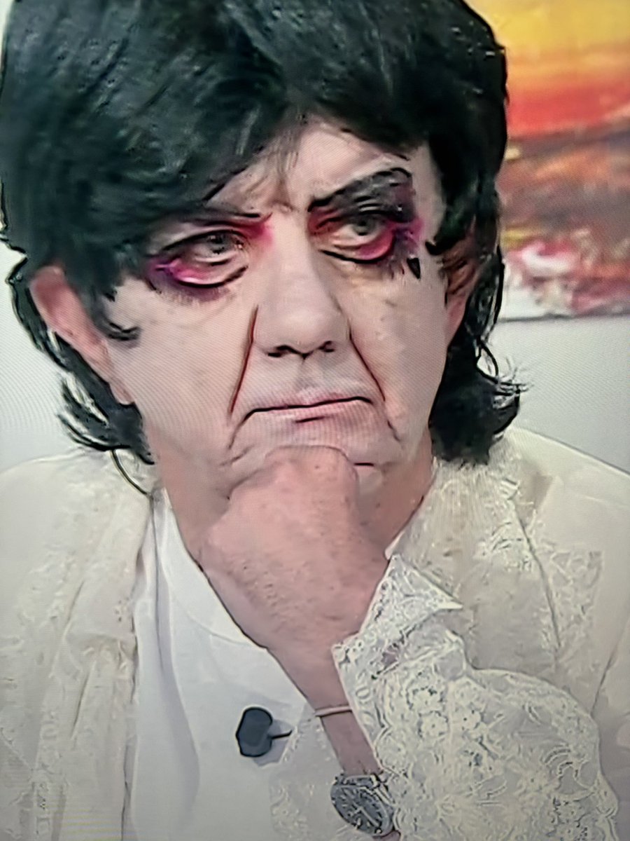 Oggi puntatona su #Sanremo2025 di #CitofonareRai2 , ottima trasmissione condotta dalle favolose amiche <a href="/Simo_Ventura/">Simona Ventura</a> e <a href="/peregopaola/">paolaperego</a> , con ospiti d’eccezione le amiche <a href="/JoSquillo_/">Jo Squillo</a> , <a href="/EBonaccorti/">Enrica Bonaccorti</a> , #RosannaCancellieri , #WilmaGoich <a href="/RobertaDamiata/">Roberta Damiata</a> <a href="/nicolasantini/">Nicola Santini</a> e il mitico