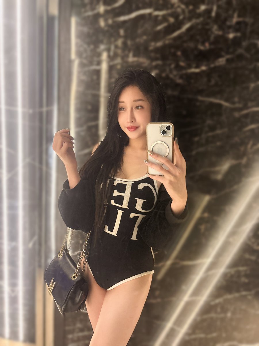 qw87734752's tweet photo. 穿這樣會讓你衝動？

Ig:bebe880519_ https://t.co/dViOIi4UjL