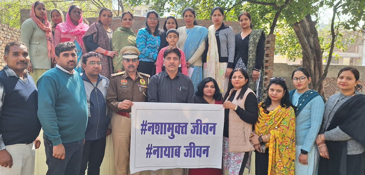 FBDPolice's tweet photo. #नशे के विरुद्ध विभिन्न #स्थानों पर प्रतिष्ठित लोगों के साथ साथ विभन्न #संस्थाओं में #जागरूकता कार्यक्रम #आयोजित!
#Awareness #SayNoToDrugs #HealthyChoices #Dial1933
#BucketChallenge #HSNCB
@DistrictAdm_FBD @police_haryana @NCB_Haryana https://t.co/vdp0yNPlMD